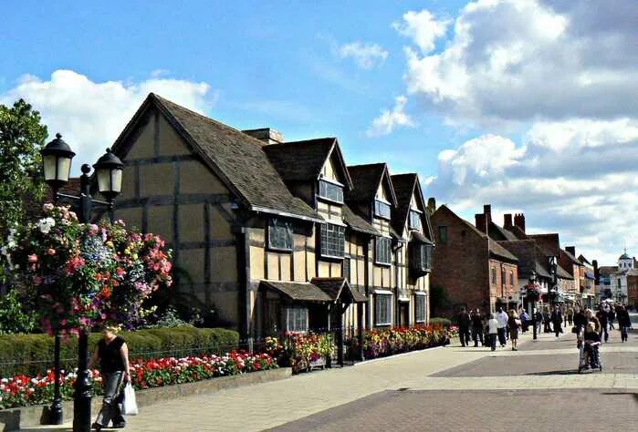 Stratford on avon. Стратфорд-апон-эйвон. Город в Англии Стратфорд апон эйвон. Городе Стратфорд-апон-Эйвоне (графство Уорикшир).