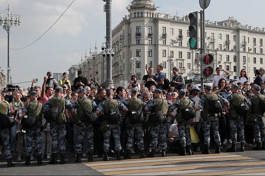 Парад против