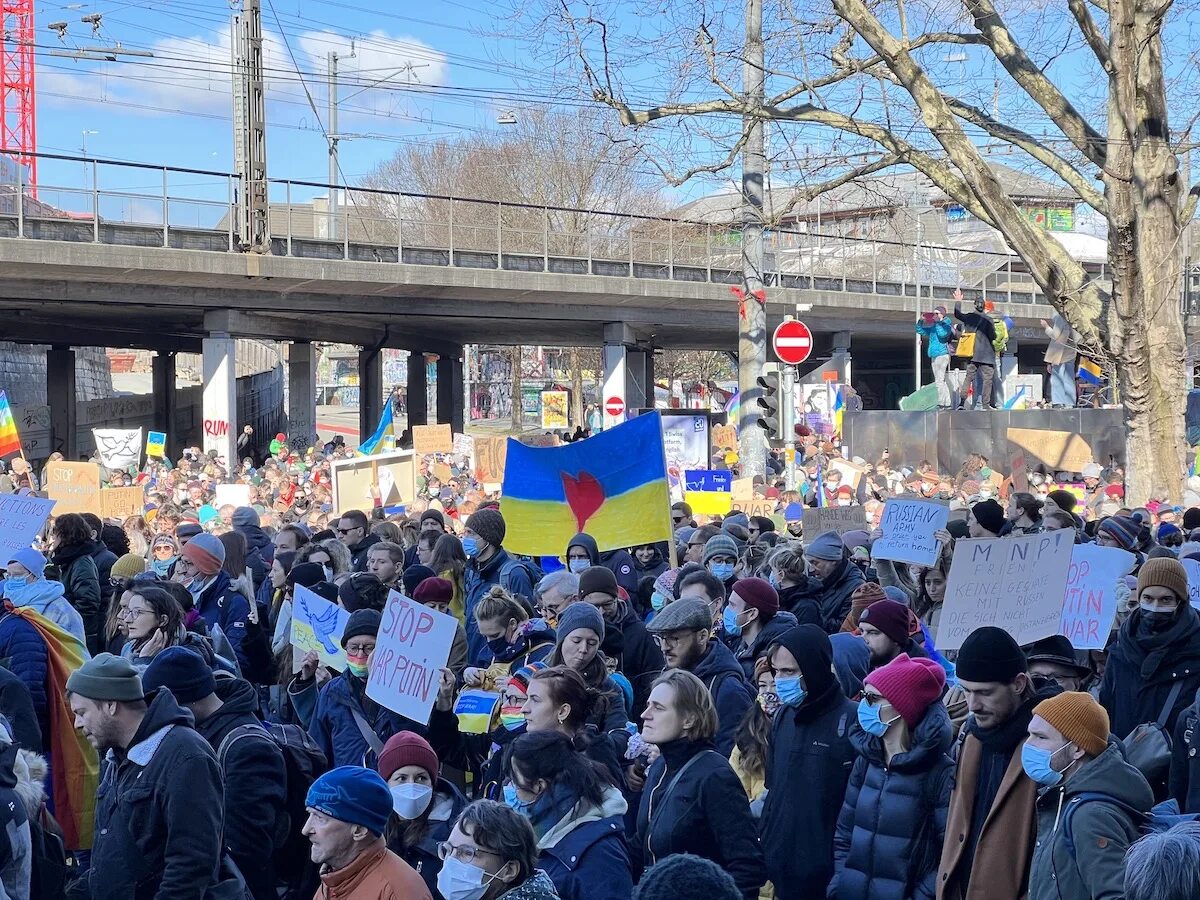 Украина народ. Российский народ. Марш солидарности народа. Демонстрации на Украине в поддержку русских.