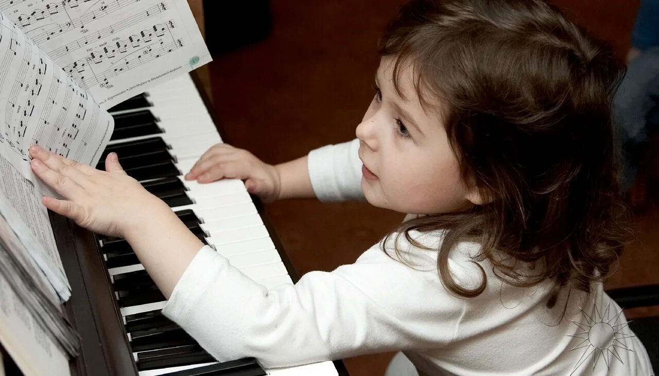 Музыкальные занятия в начальной школе. Идти ли в музыкальную школу. Идти ли в музыкальную школу. Уроки пианино. Идти ли в музыкальную школу.