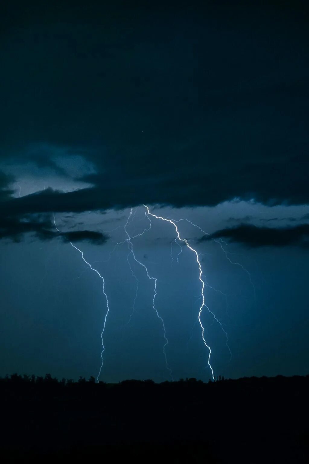 Thunder rain. Линейные многоячейковые грозы. Гроза молния. Гроза ночью. Красивая молния.