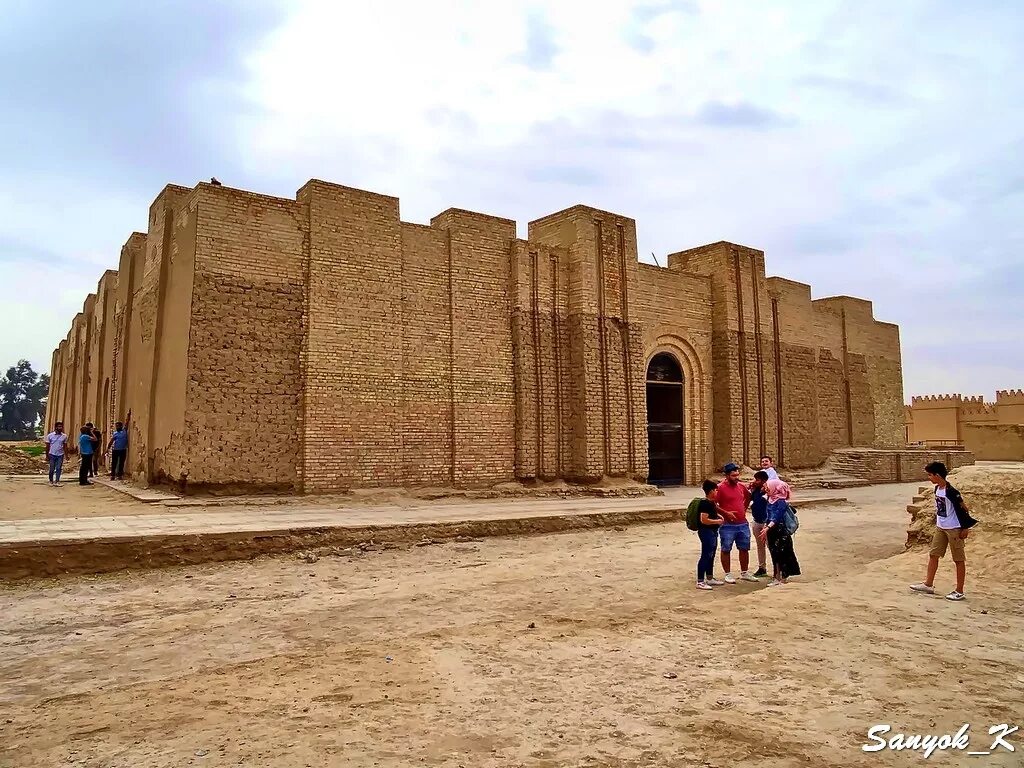 Висячие сады семирамиды в вавилоне сейчас. Дворец навуходоносора ii реконструкция. Дворец навуходоносора ii. Южный дворец навуходоносора в вавилоне. Висячие сады семирамиды в вавилоне.