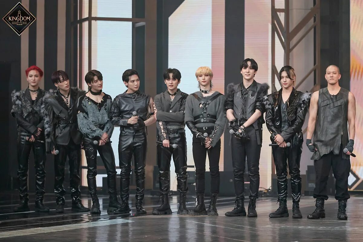 The unit stay. ATEEZ BTOB. BTOB кингдом. ATEEZ шоу Kingdom. Шоу Kingdom Stray Kids.