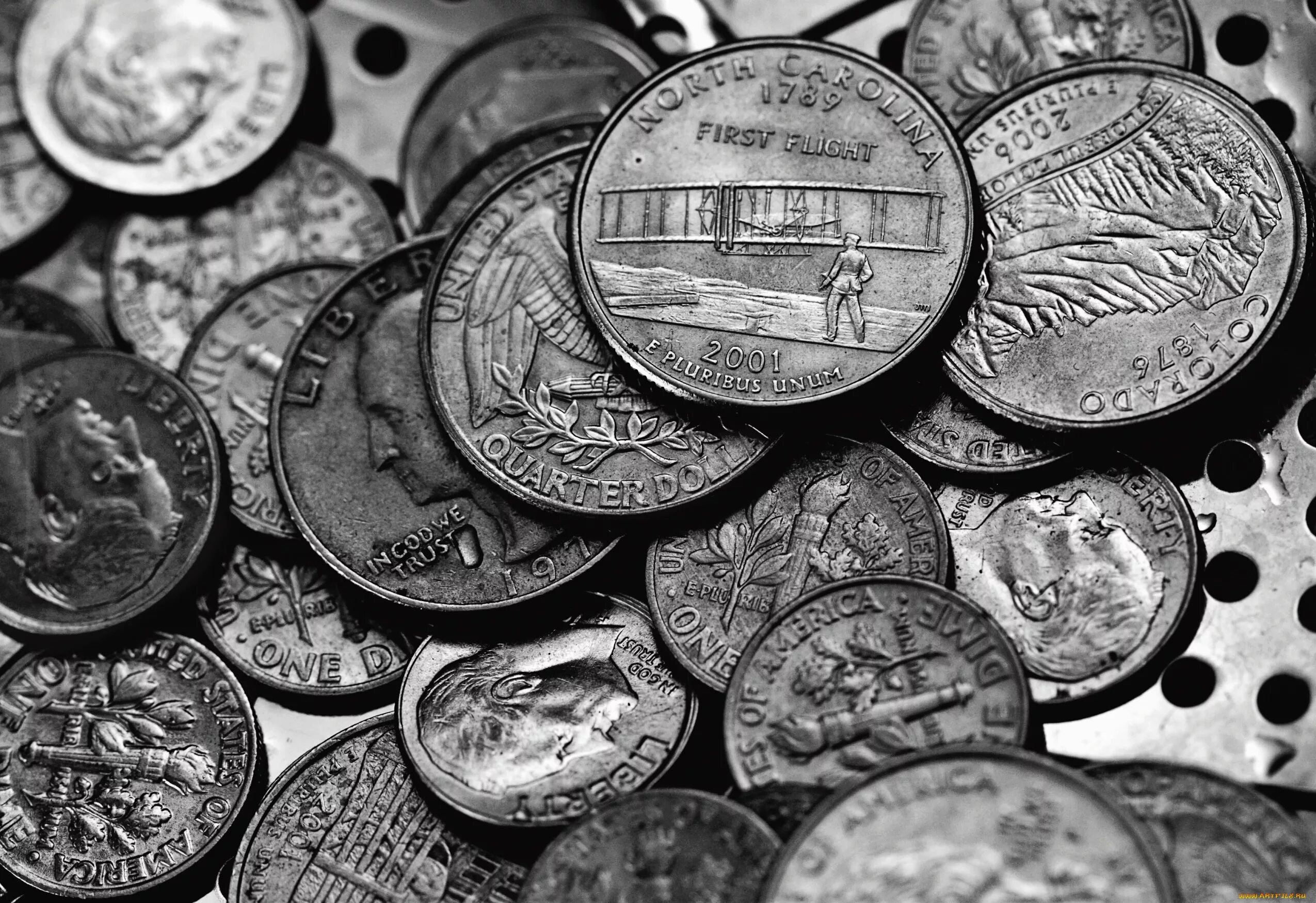 Россыпь старых монет. Золотая монета игровая. Россыпь серебряных монет. Россыпь монет. Деньги монеты.