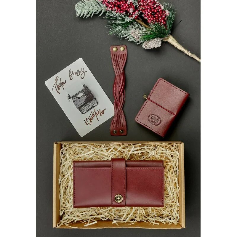 Подарочный набор аксессуаров. Набор аксессуаров из кожи. женские аксессуары подарочные. подарочный набор аксессуаров из кожи. набор аксессуаров из кожи для женщин.