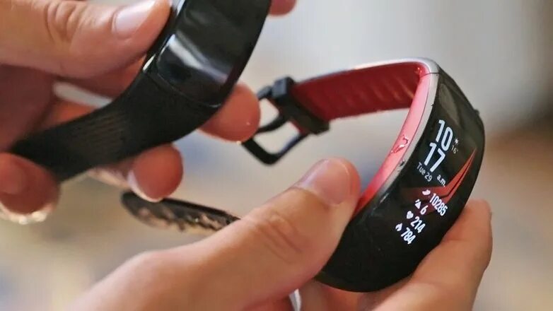 Galaxy watch разряжаются. Gear fit 2 коробка. fitpro g2 gps sport watch. самсунг gear fit замена аккумулятора.