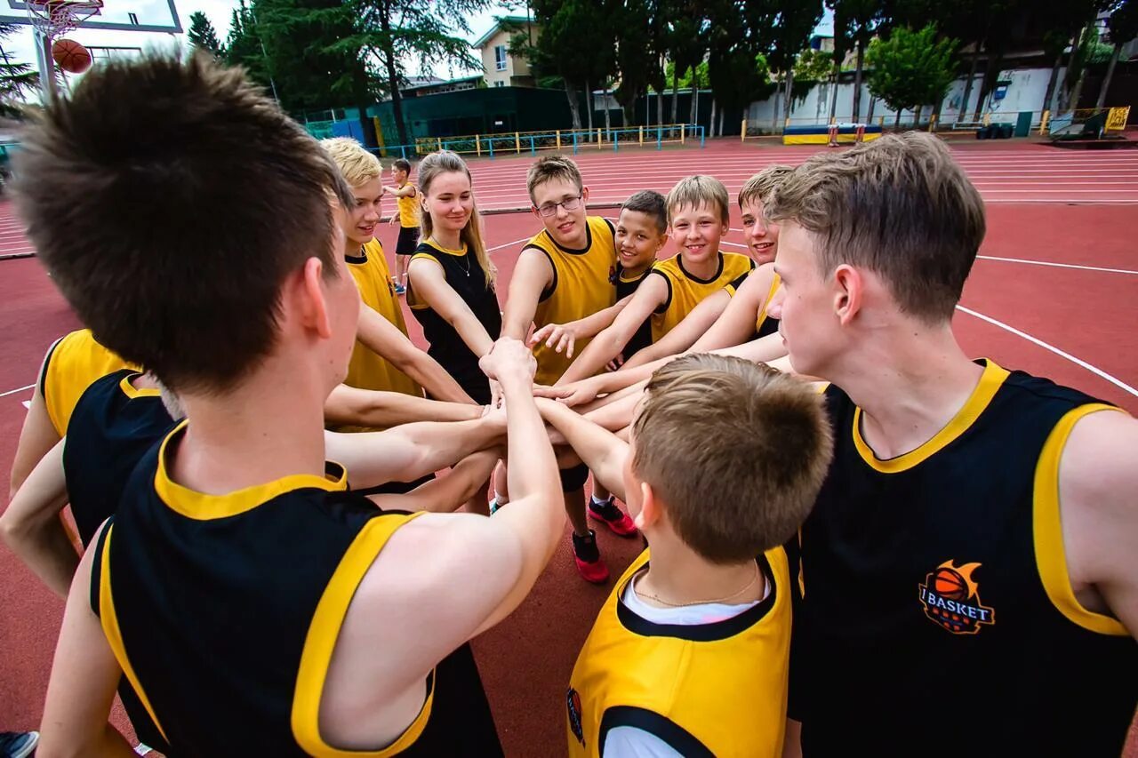 Спортивный лагерь баскетбол. Баскетбольный лагерь IBASKET. Баскетбольный лагерь Сочи. Баскетбольный лагерь Феникс Санкт-Петербург. Детский баскетбольный лагерь.