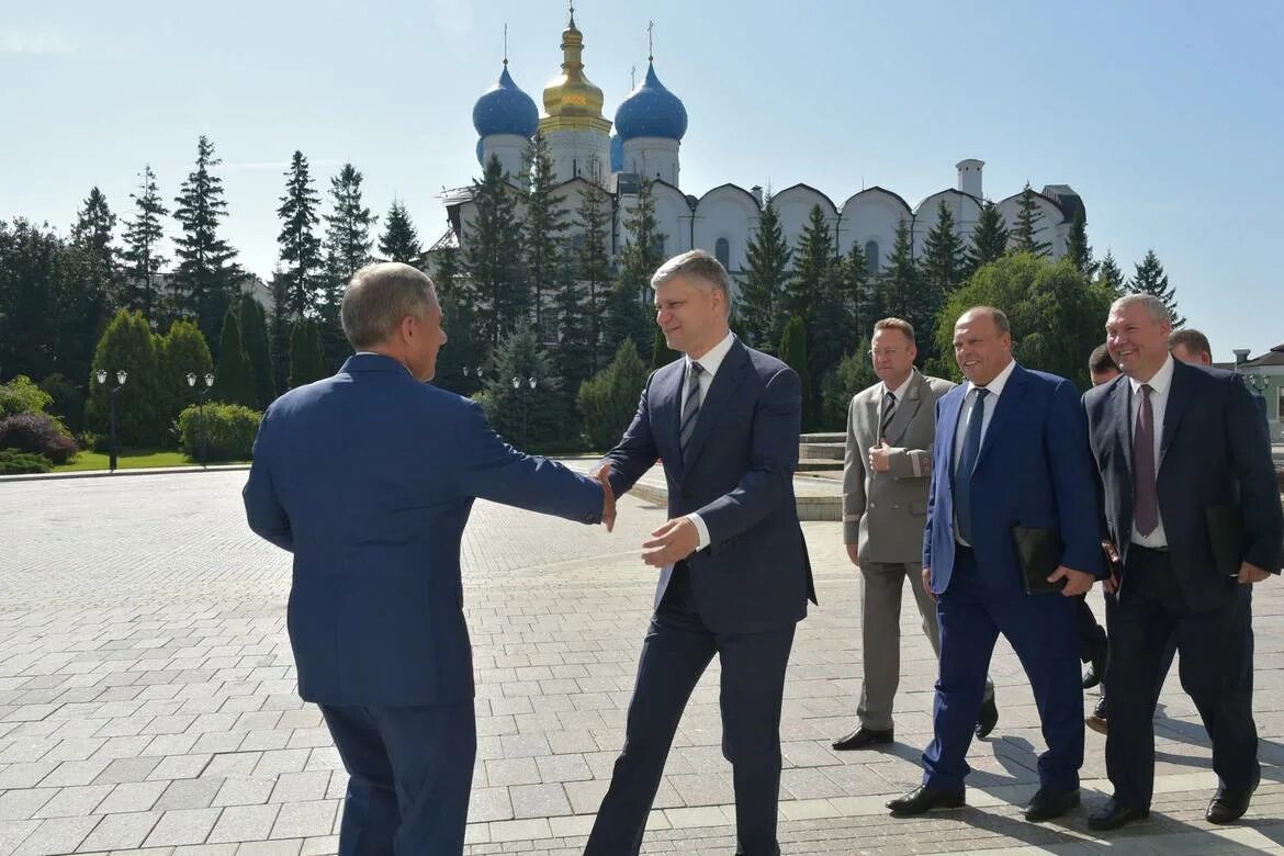 Новости по республике татарстан. Дом Минниханова в Казани в Кремле. Дом Рустама Минниханова в Казани. Минниханов в 2000.