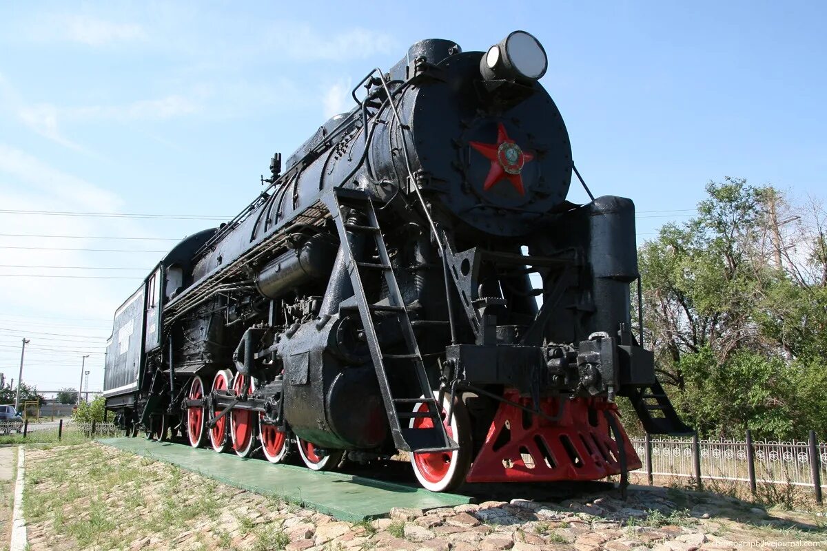 Паровоз Ульяновск памятник. Памятник паровоз Максима Горького Волгоград. Паровоз Каменск-Уральский памятник. Паровоз Красноуфимск. История паровозов