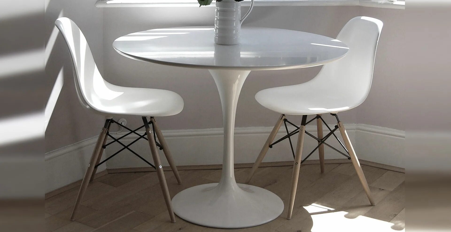 Круглый белый стол стекло. Стол тулип 90 белый. стол eames 80 тулип. кухонный стол эймс-70 white. стол стеклянный tulip 80 white.