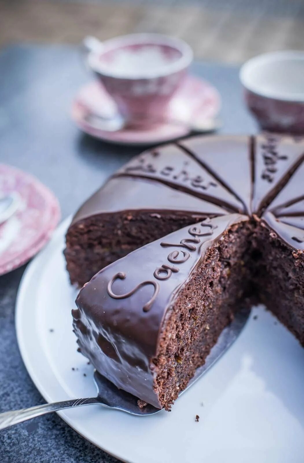 Торт захер вена. Венский торт «sacher». Австрийский торт захер. Венский торт захер. Захер.