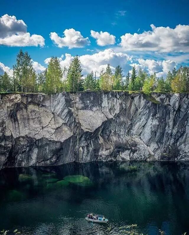 Сортавала парк рускеала. Карелия каньон Рускеала. Горный парк Рускеала. Мраморный каньон Рускеала.