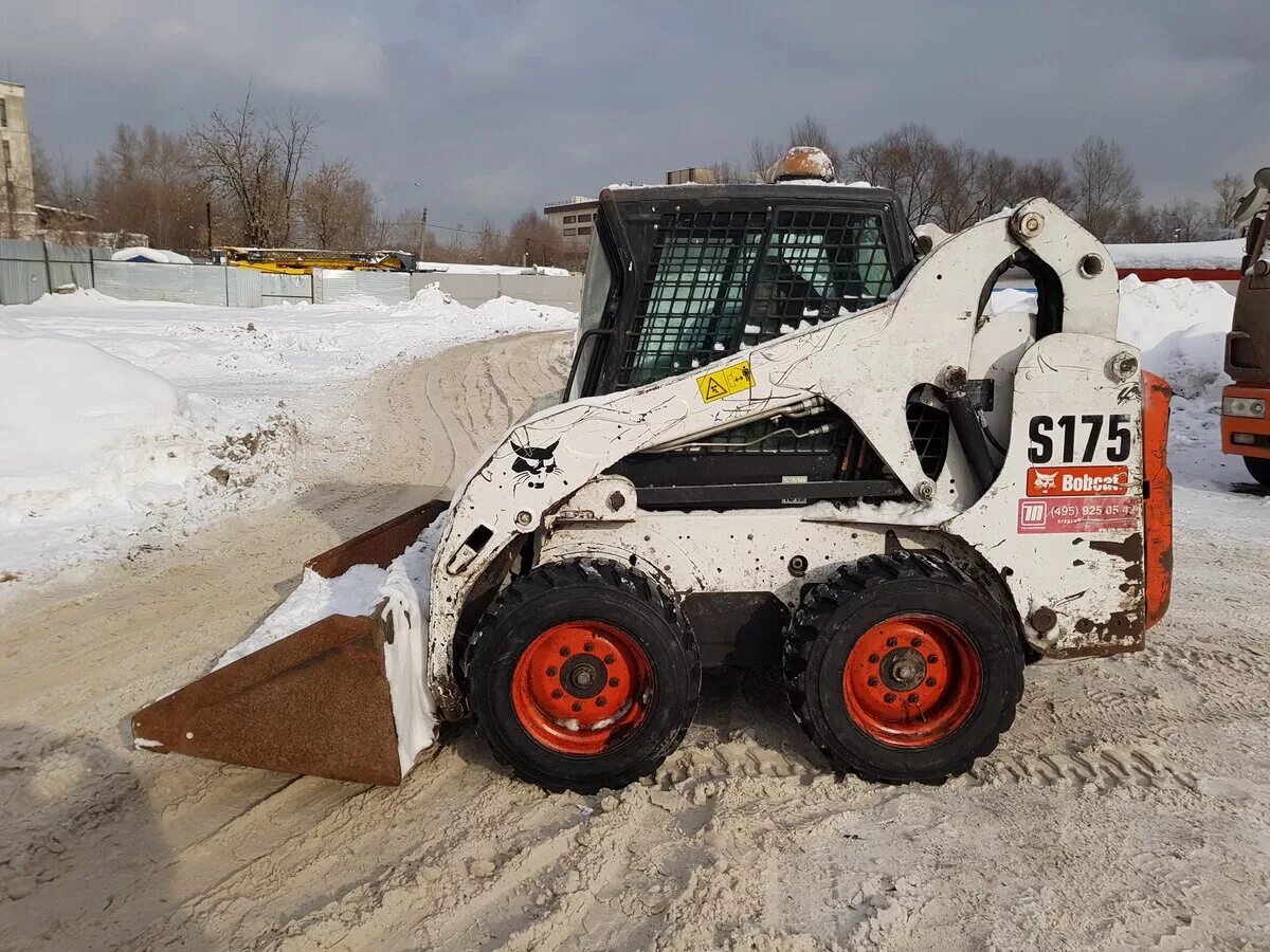 Купить бобкэт бу. Погрузчик Bobcat s175. Мини погрузчик Bobcat s175. Бобкэт 175. Мини погрузчик Бобкэт 175.