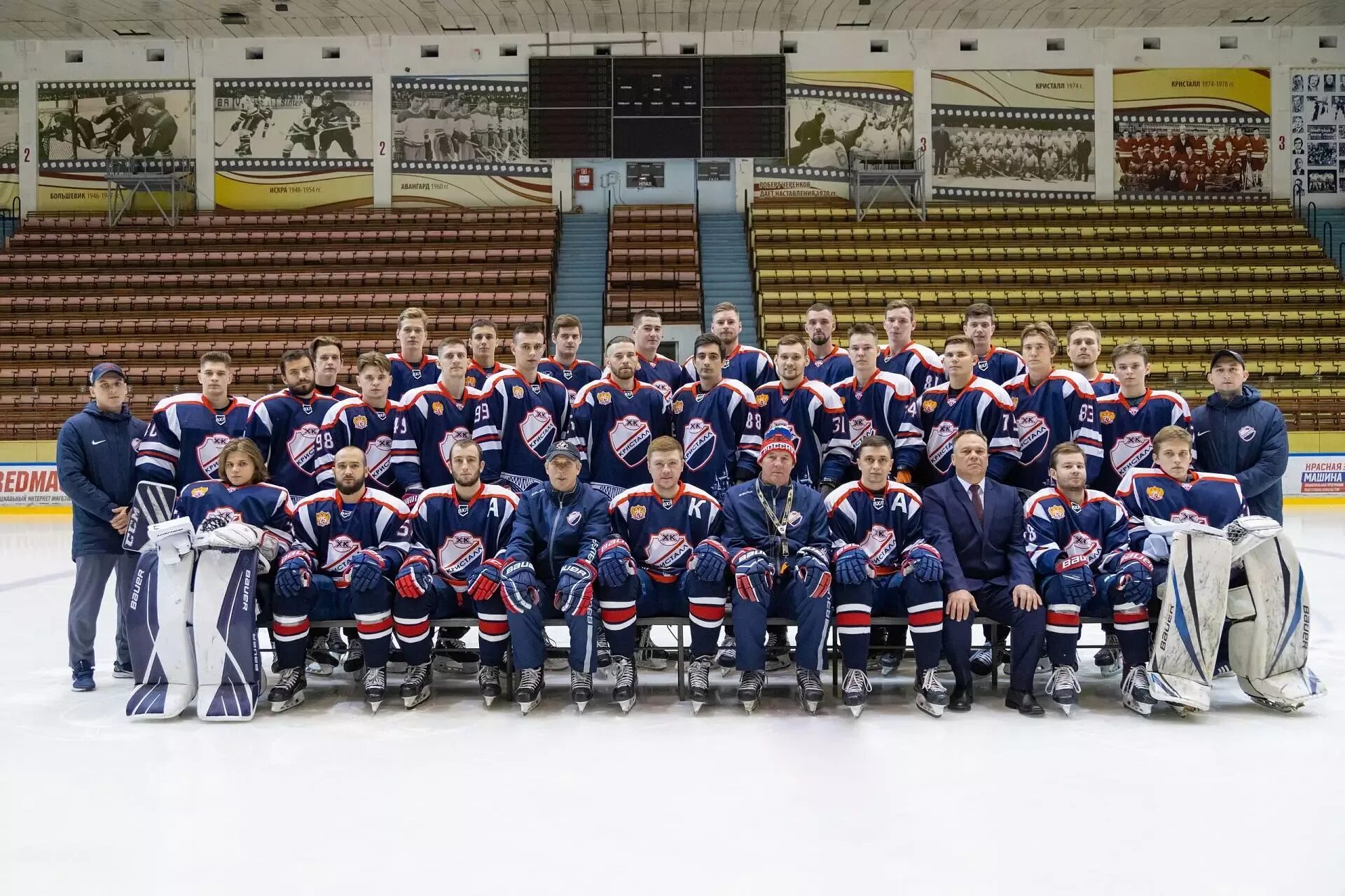 Хк кристалл саратов. Кристалл (хоккейный клуб, электросталь). Команда кристалл. Кристалл (хоккейный клуб, электросталь) состав. Команда волгарь тольятти.