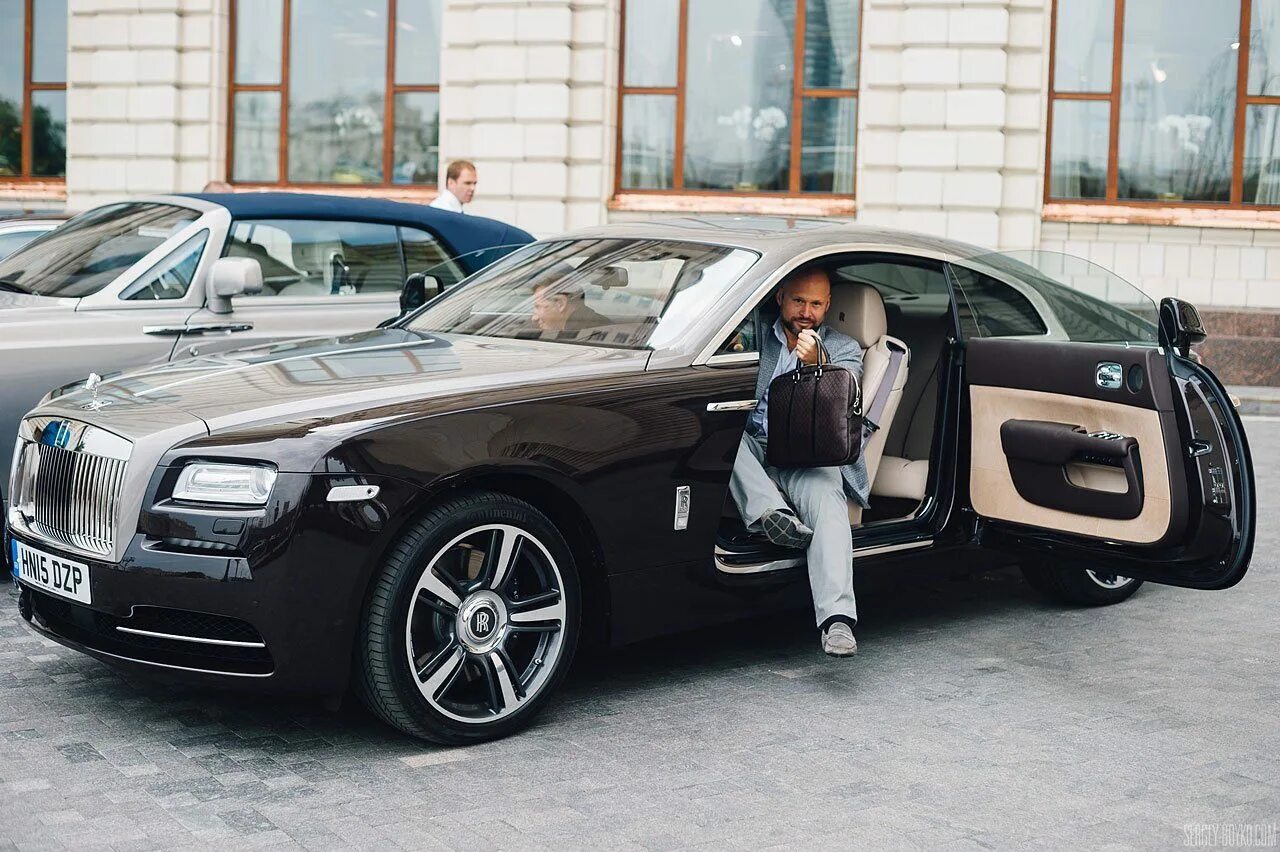 Rolls Royce басты. Роллс Ройс Васи Вакуленко. Машина Булкина Роллс Ройс. Бентли и Роллс Ройс. Баста тачки