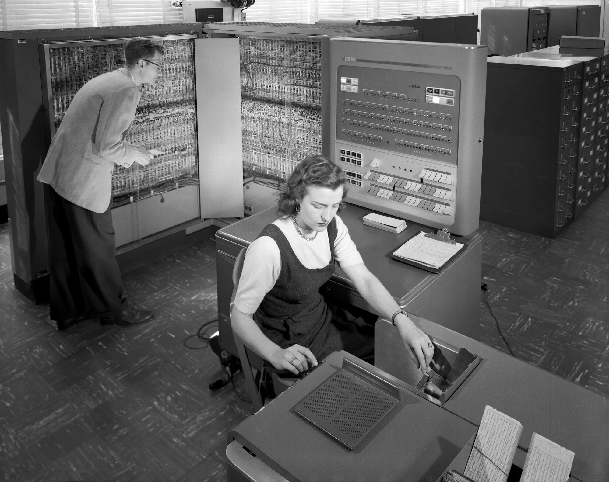 Мэйнфреймы IBM 1960. Компьютер IBM 704. Мэйнфрейм IBM 7090. Tradic ЭВМ.