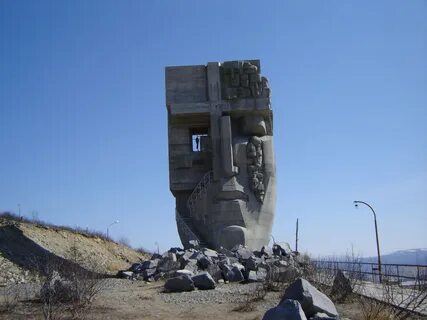 Каком городе помимо магадана установлена маска скорби