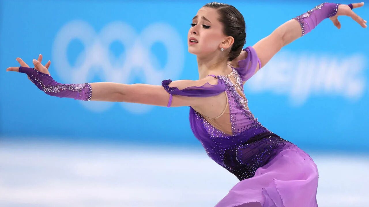 Камила валиева шоу авербуха. После выступления валиевой. Камила валиева фигуристка пекин 2022. Камила валиева фигурное катание. Камила валиева фигурное катание 2022.