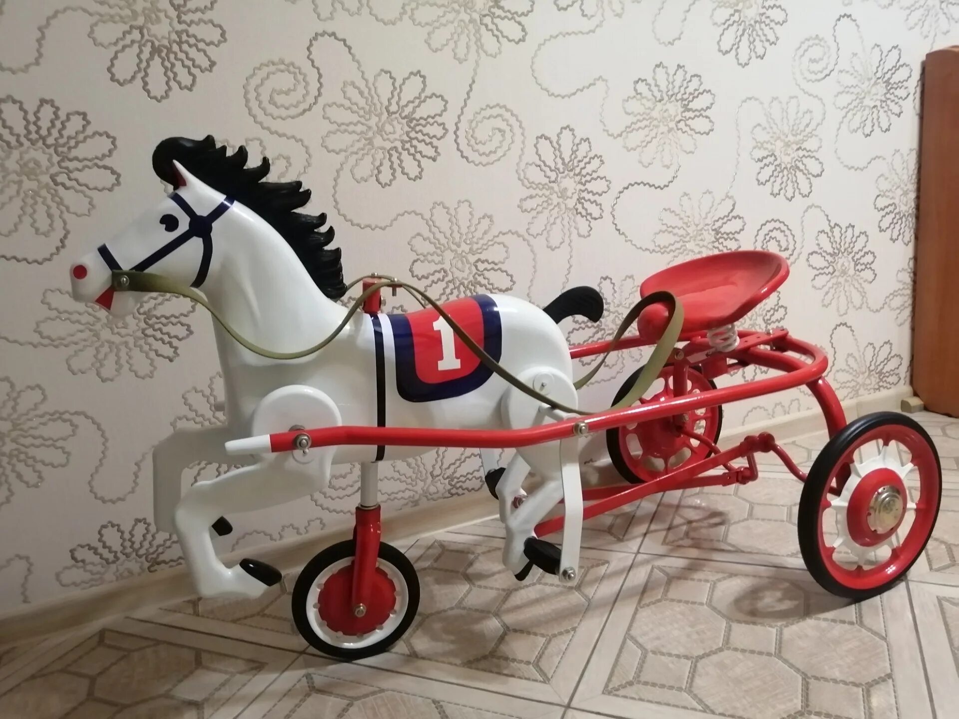 Вело лошадка. Лошадка с педалями. Конь педальный. Детский велосипед с лошадкой. Лошадь с педалями детская.