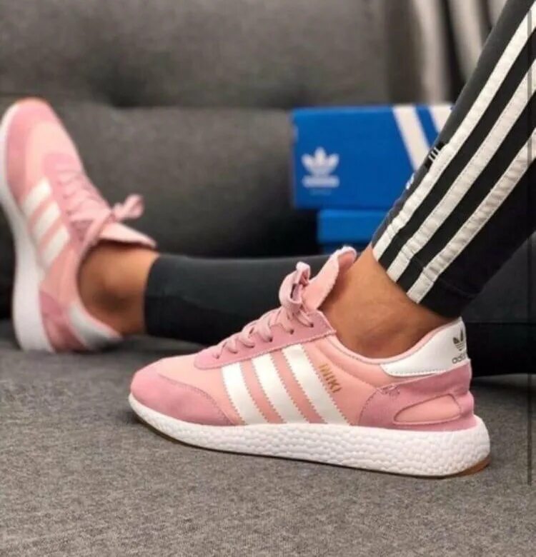 Адидас с розовыми полосками. Adidas Iniki розовые. Adidas Iniki женские. Кроссовки иники адидас розовые. Кроссовки женские adidas Iniki.