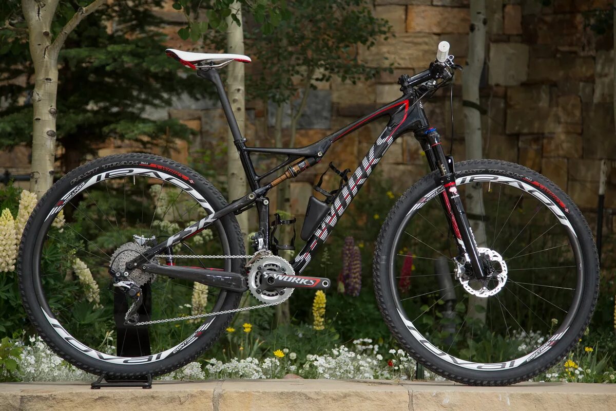 Велосипед горный specialized 2015. Specialized Epic Comp 2014. Specialized s-works Epic 2017. Двухподвесный велосипед для горной езды. 19 рама горного велосипеда