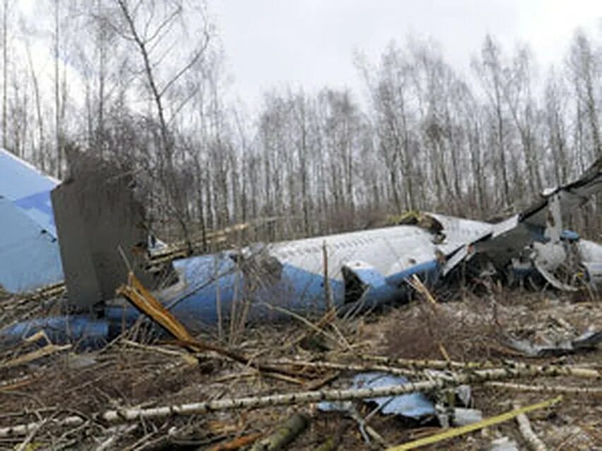 Разбился самолет в ивановской области. Крушение ту 204 в Домодедово. Ту 204 Домодедово авария. Самолет упал в Домодедово. Катастрофа ту-154 в Домодедово 2010.