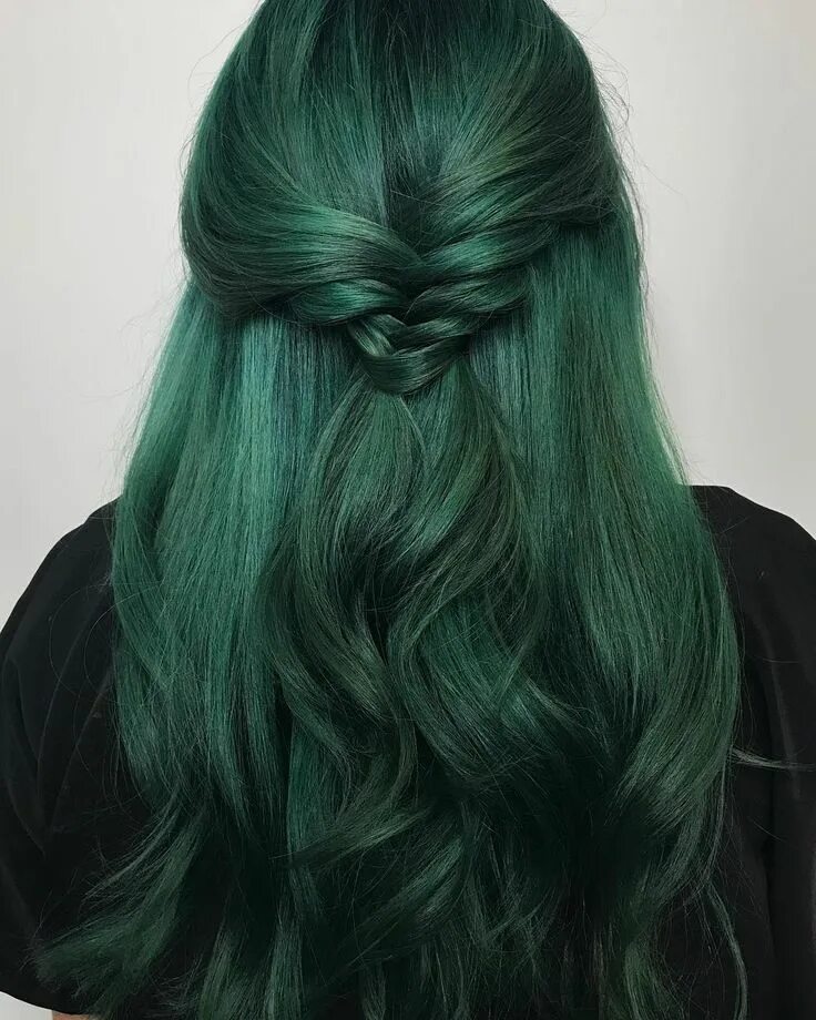 Зеленый цвет волос. Темно зеленые волосы. Темно зеленый цвет волос. Темно изумрудный цвет волос.