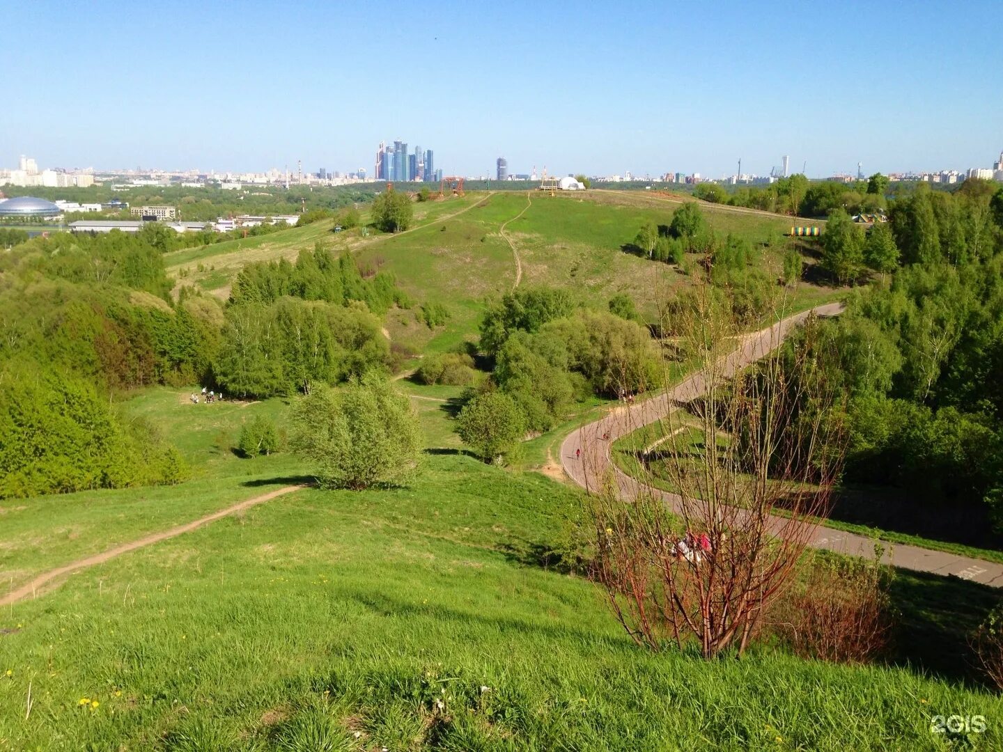 Парк Крылатские холмы. Западный Крылатский холм. Западный Крылатский холм смотровая площадка. Восточный Крылатский холм Москва.