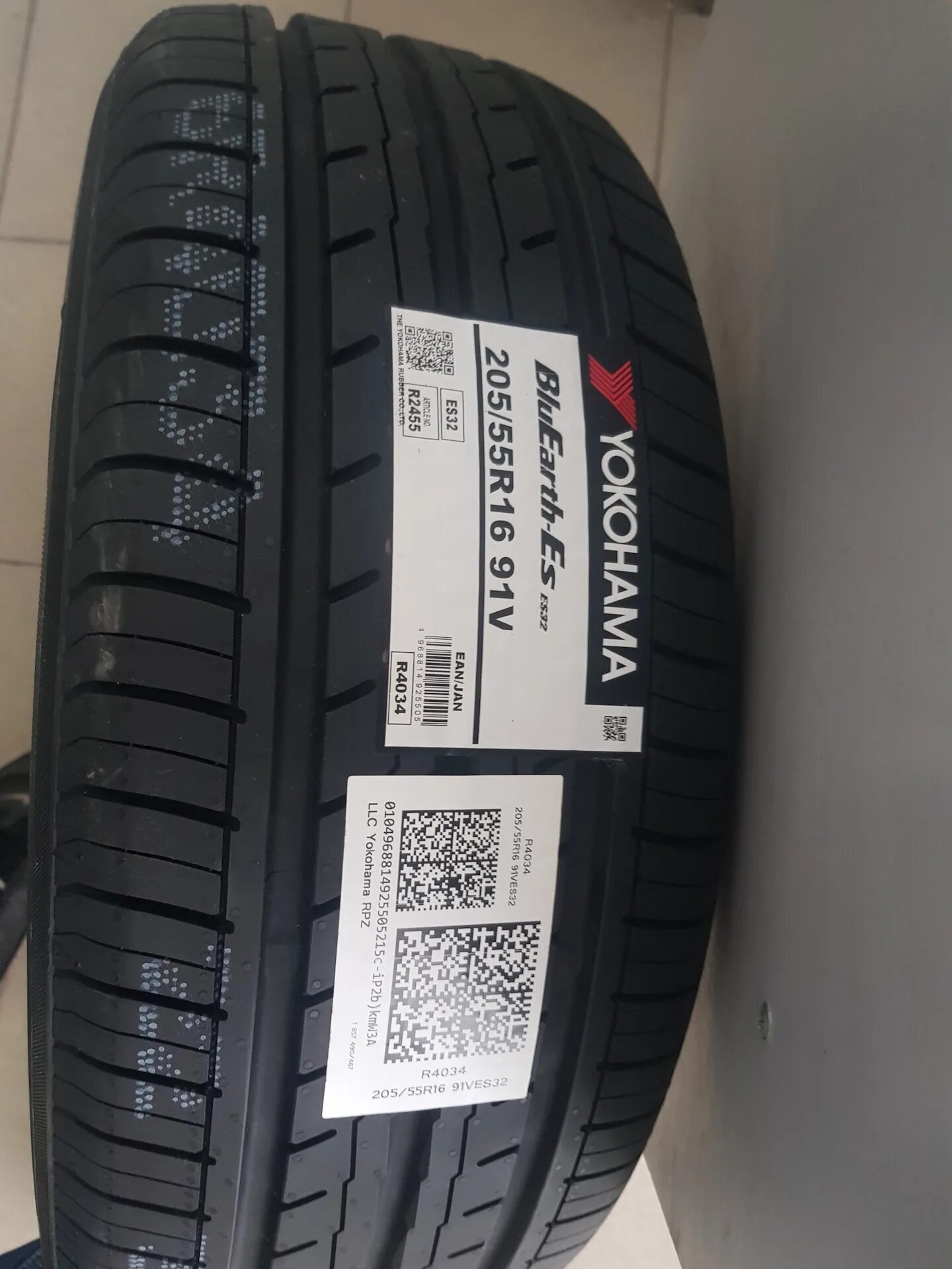 Yokohama BLUEARTH es32 205/55 r16. Шины Yokohama BLUEARTH es32. 205/55r16 Yokohama BLUEARTH-es es32 91 v. Yokohama BLUEARTH-es es32 205/55 r16 евроэтикетка. Yokohama bluearth es32 205 55 r16 купить