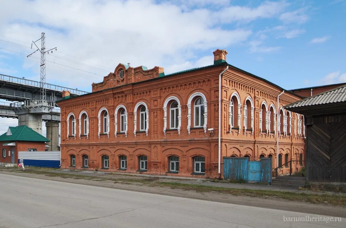 Где купить в камне на оби. Дом купца Хомутова в Камне на Оби. Дом купца Пудовкина в городе камень-на-Оби. Усадьба купца Зорина камень-на-Оби. Дом купца Зорина в городе камень-на-Оби.