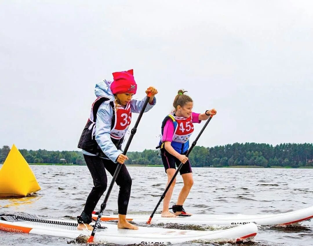 Детские соревнования на пляже. САП серфинг Зеленоград. Соревнования по САП серфингу. Завидово САП серфинг.