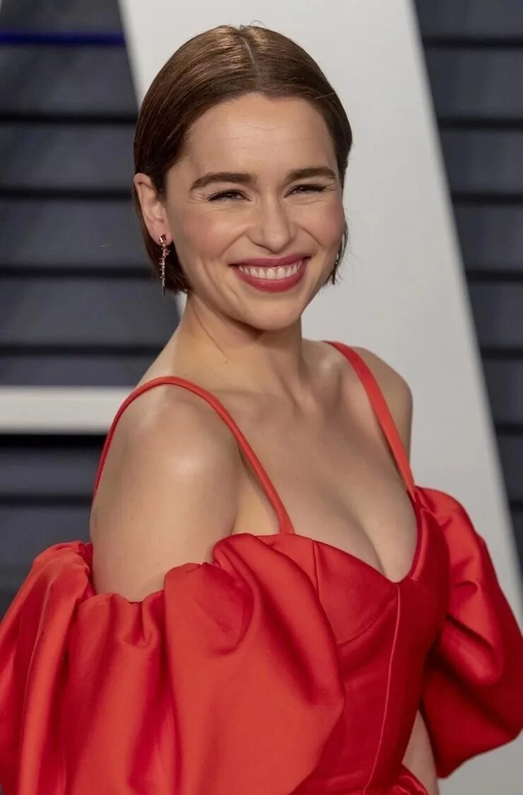 Куплю актрису 2023 отзывы. Emilia Clarke 2021.