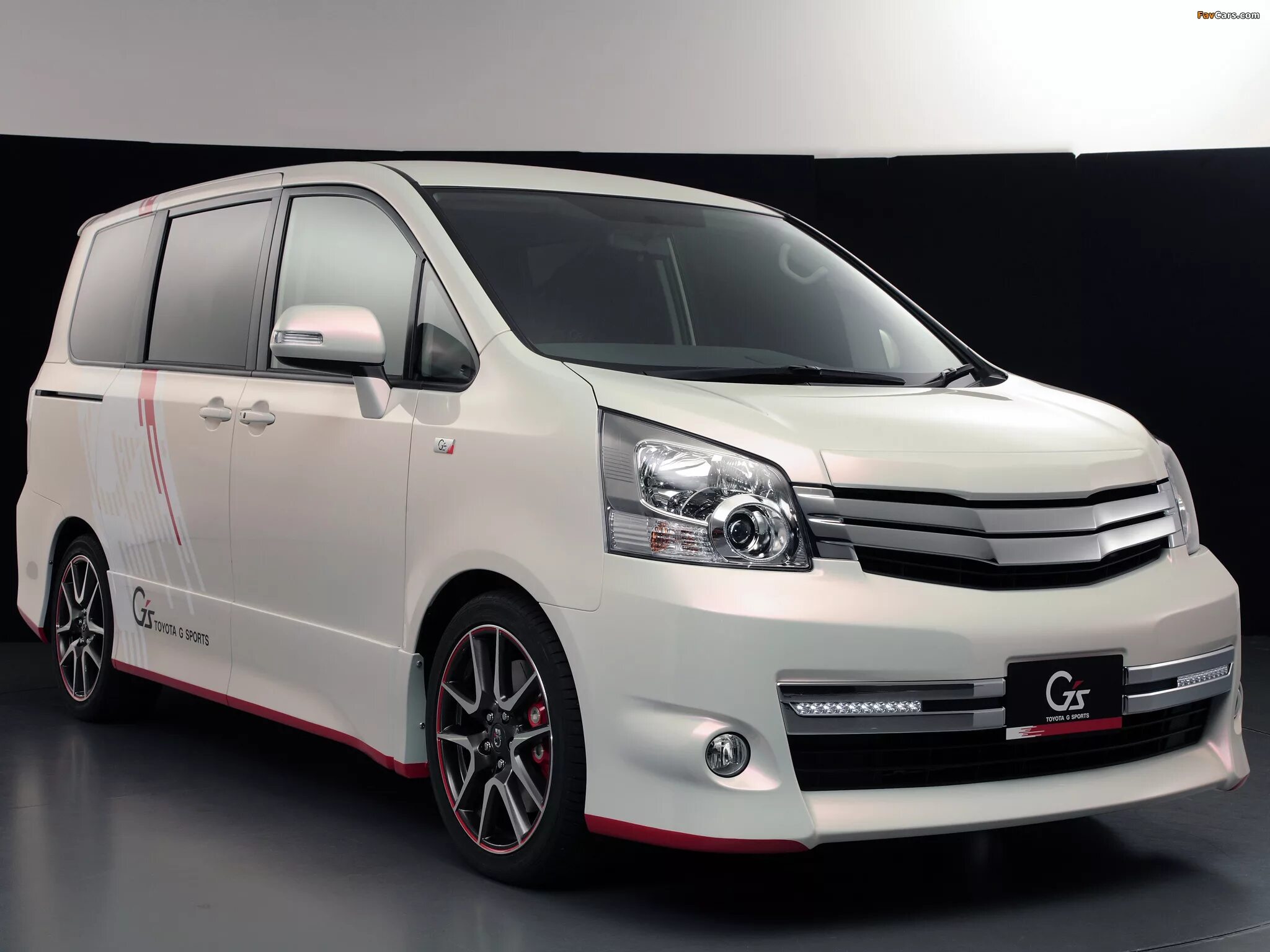 Noah гибрид. Машина Toyota Noah. Toyota Noah 2023. Тойота Ноах 2010г. Ноан Тойота 2010.