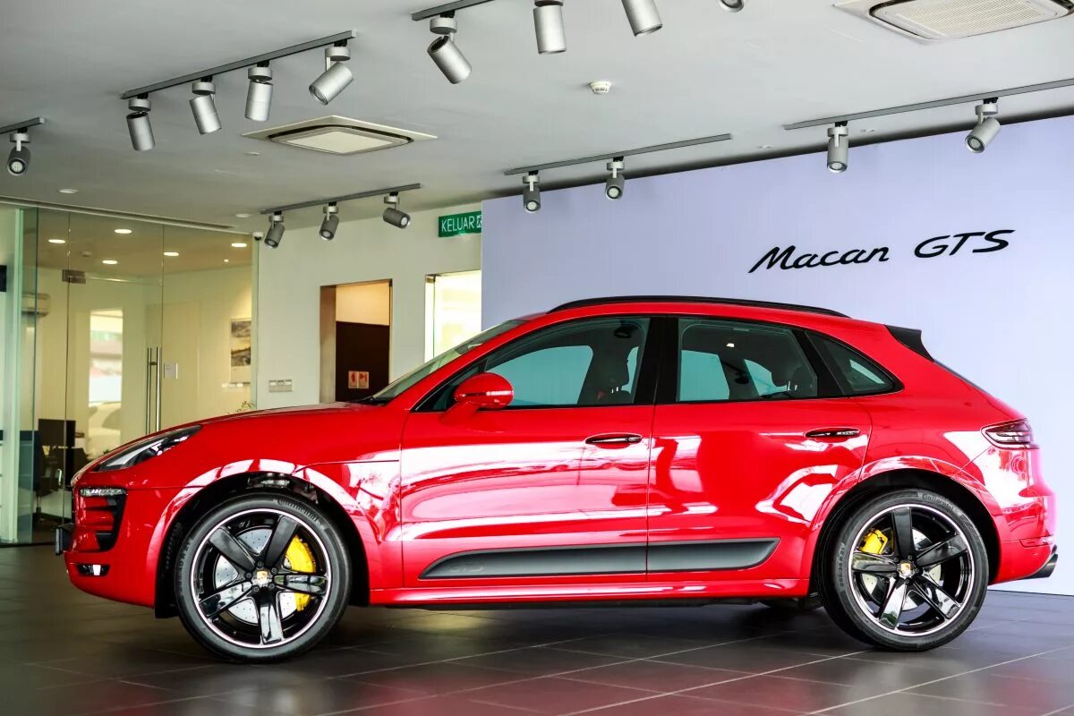 Porsche Macan GTS. Порше Макан ГТС. Порше Макан красный 2021. Porsche Macan GTS Red. Цвета осень макан