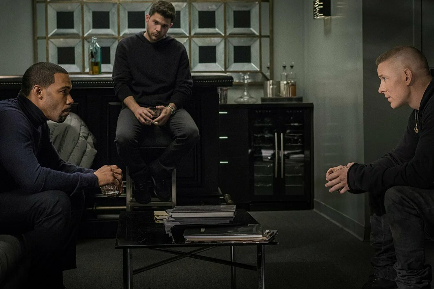 Омари хардвик призрак. Книга четвёртая сила (2022). Власть в ночном городе анжела и джеймс. Власть в ночном городе даты выхода. Книга четвёртая: сила постер.