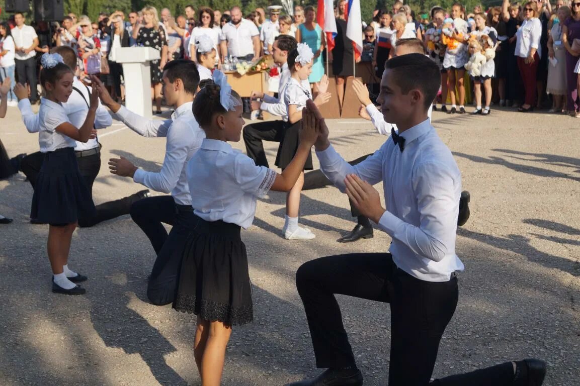Электронном симферополь. 23 школа симферополь. школа 23 симферополь официальный сайт. школа 40 симферополь. симферополь школа 23 директор.