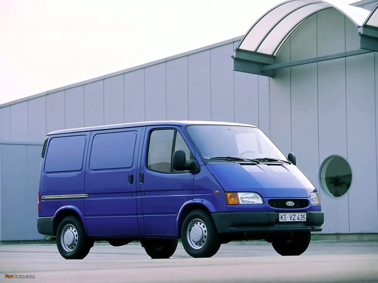 Форд транзит холодно. Ford Transit 2000 фургон. Форд Транзит 4 поколения. Ford Transit 1995 2000. Ford Transit 2000 грузовой.