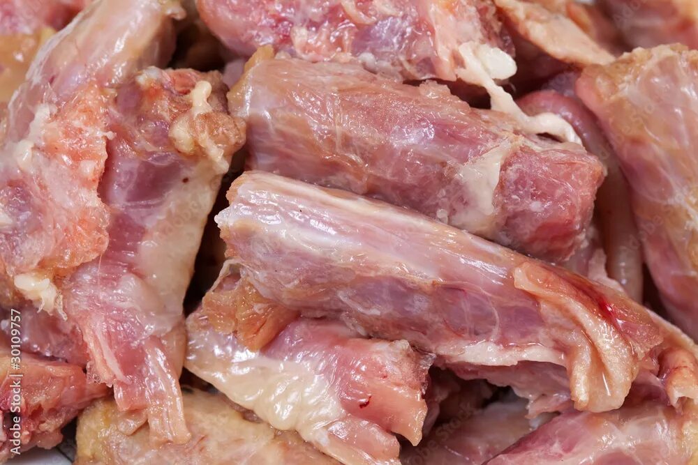 Шеи куриные щенку можно. Куриные косточки суб продукьы. субпродукты для собак куриные.