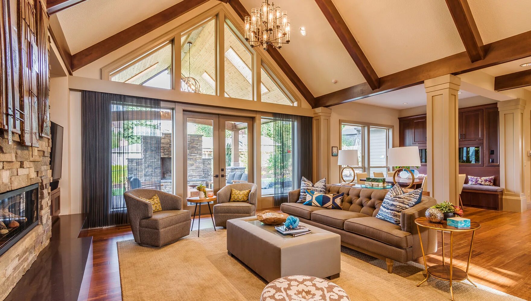 во втором доме. во втором доме. лофт десинг. во втором доме. гостиная с панорамными окнами в частном доме.