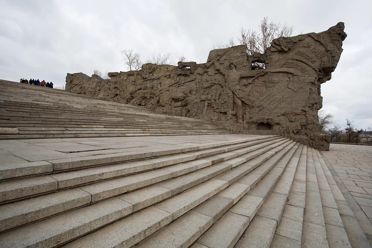 Списки мамаева кургана. Мемориальный комплекс Мамаев Курган. Волгоград мемориальный комплекс на Мамаевом Кургане. Мемориал комплекс Мамаев Курган. Памятники Мамаева Кургана.