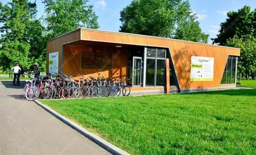 Пункт проката инвентаря. Пункт проката велосипедов. Павильон велопроката в парке горького. Велопрокат в магазине. Спортинаентарь на прокат.