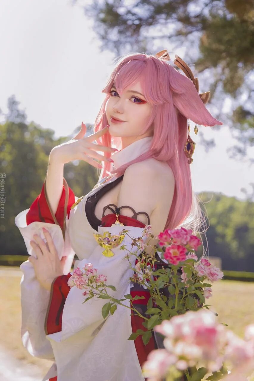 Косплей Яэ Мико Геншин. YAE Miko cosplayer. Дрим косплей. Астасиа Дреам косплеерша. Patreon user