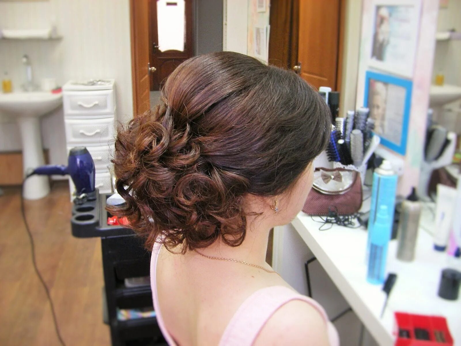 Новый мост в самаре. Укладка самара. Укладка волос горячим способом. Причёски на средние волосы локонв. Укладка самара.