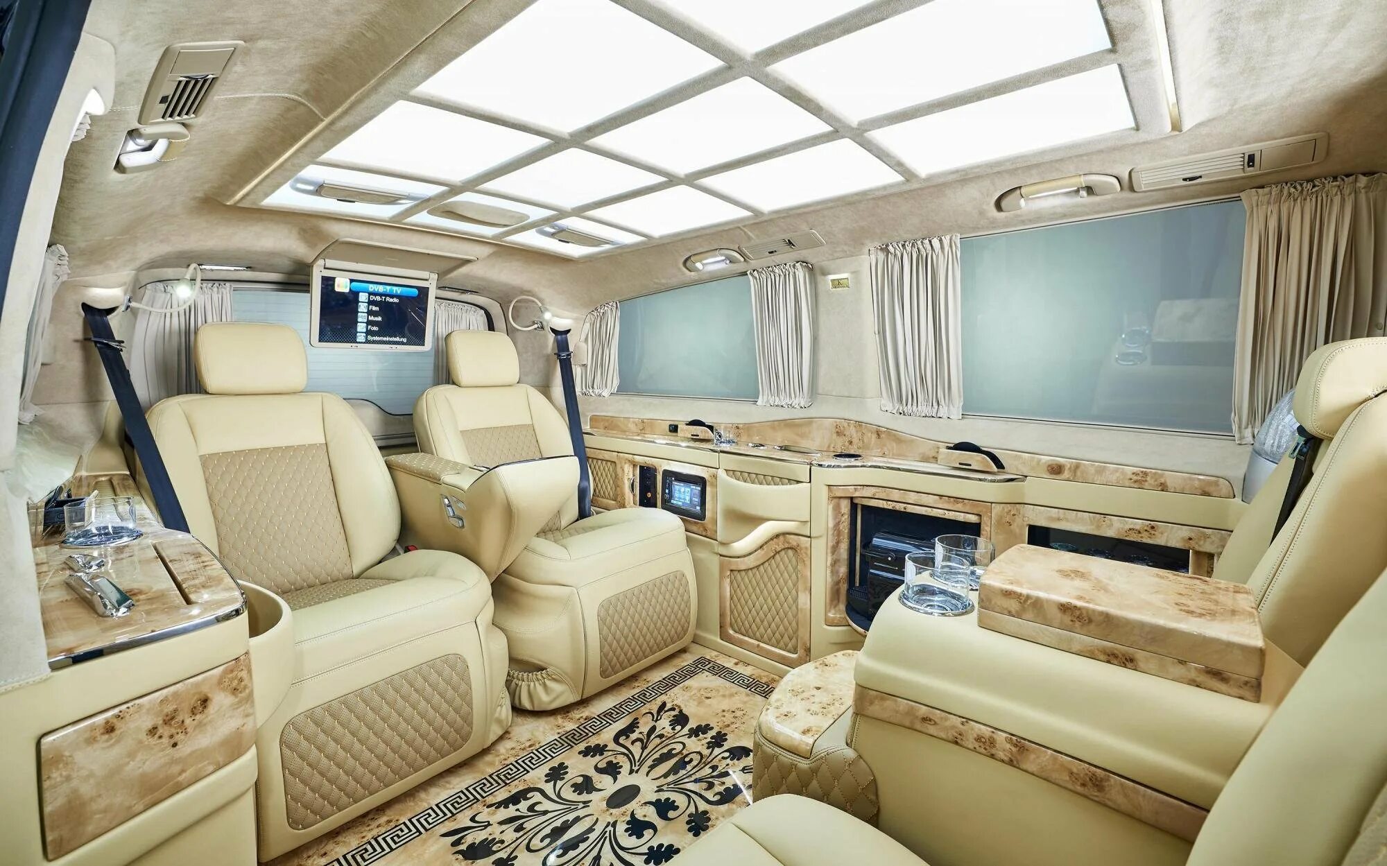 Микроавтобус майбах. Мерседес виано vip. мерседес виано майбах. мерседес viano klassen. mercedes-benz viano brabus салон.