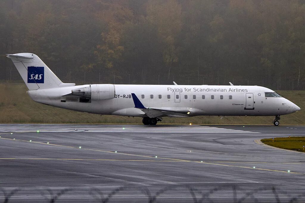 Bombardier crj 200. Canadair CRJ 200. Canadair Regional Jet CRJ-200. Canadair (Bombardier) Regional Jet 200. Бомбардье CRJ-100/200.