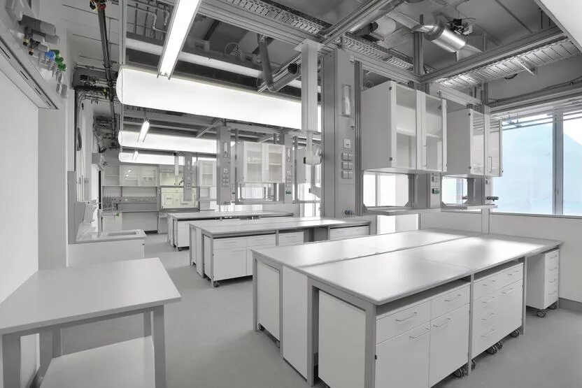 T me glass lab. Waldner лабораторная мебель. Белая лаборатория. Пустая лаборатория. Сверхтехнологичные лаборатории.
