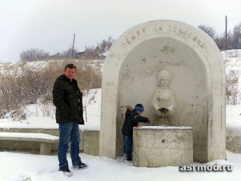 Родник время работы. Родник круглый Ставрополь. Родник в Электростали. Родник Соликамск. Мочиновский Родник.