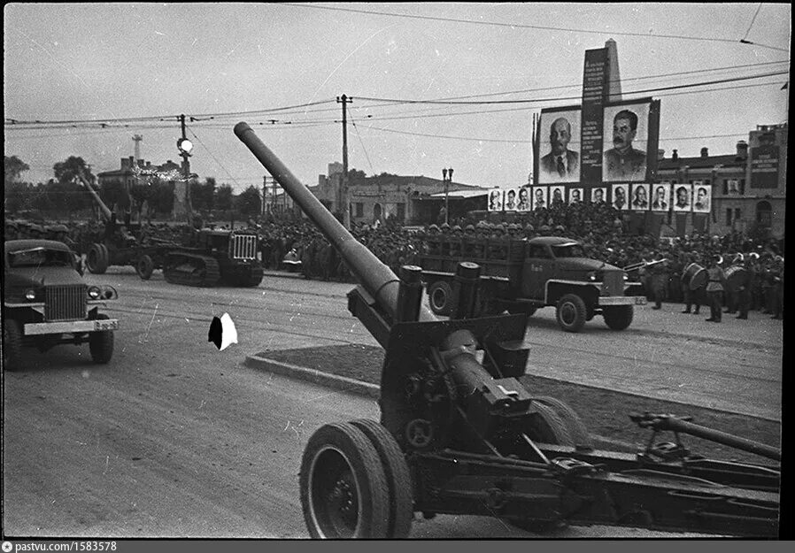 16 сентября 1945 парад в харбине. Харбин парад Победы 1945. Парад советских войск в Харбине в 1945 году. Парад Победы в Харбине. Парад Советской армии в Харбине.