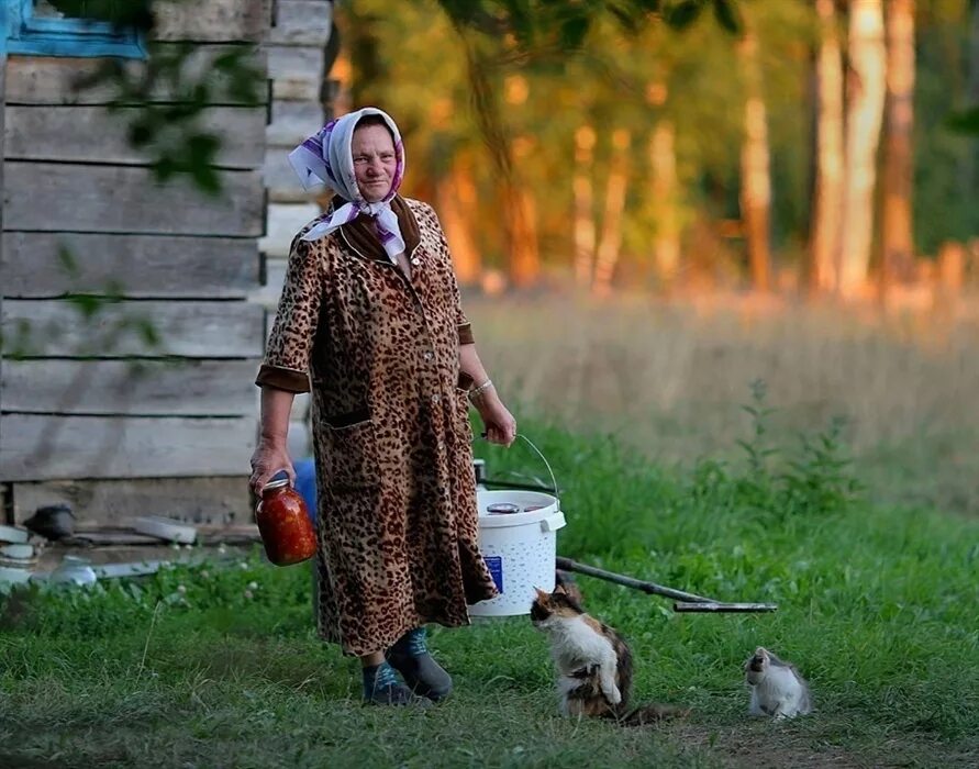 Летом я была у бабушки. Деревенские люди. Жители сельской местности. Бабушка в деревне. Жизнь в деревне.