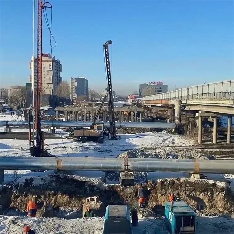 Путепровод. Пешеходный мост. Путепровод малые вяземы последние новости. Барнаул путепровод на новом рынке. Барнаул путепровод на новом рынке веб камера.